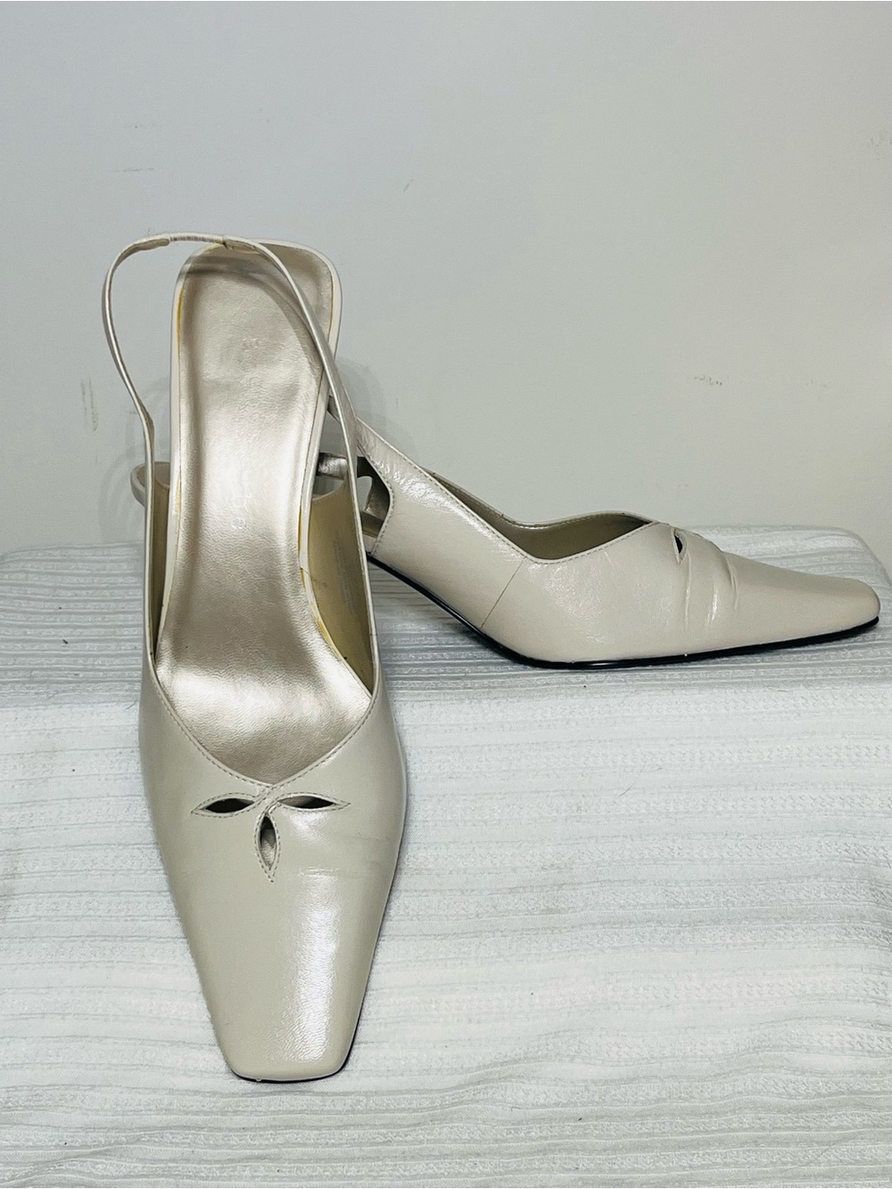 Apostrophe Cream Slingback Pointed-Toe Pumps with Petal Cutout